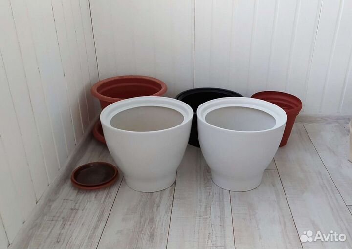 2 керамических горшка+много пластика