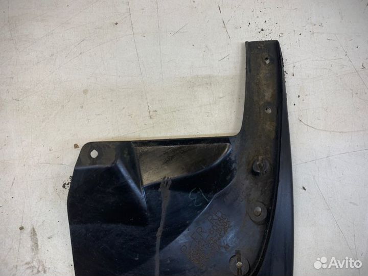 Брызговик задний правый Toyota Land Cruiser Prado