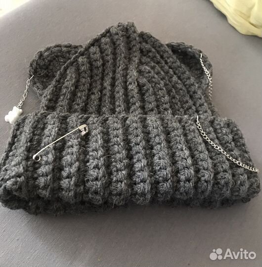 Шапка с ушками ручной вязки