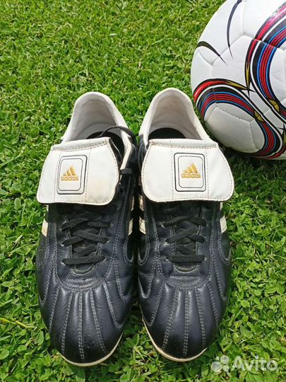Футбольные бутсы adidas