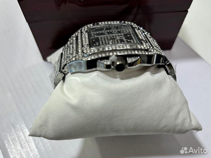 Часы cartier с бриллиантами