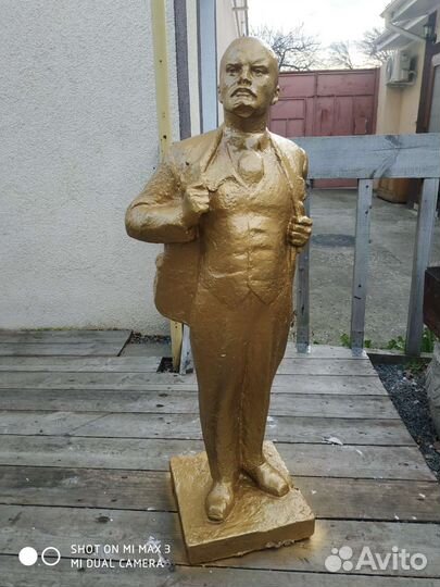 Ростовая фигура В. И. Ленина