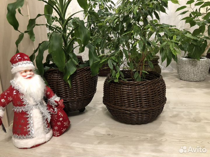 Кашпо из искусственного ротанга