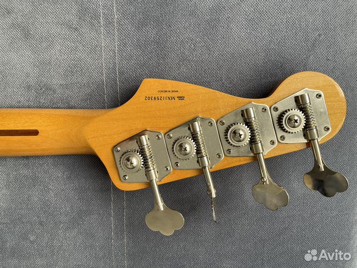 Бас гитара fender avri'57 MIM