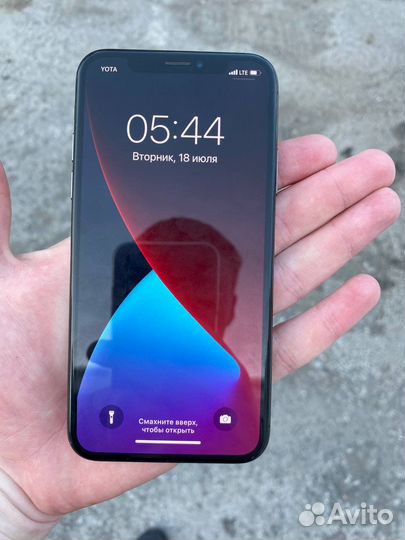 Телефон iPhone X 64gb
