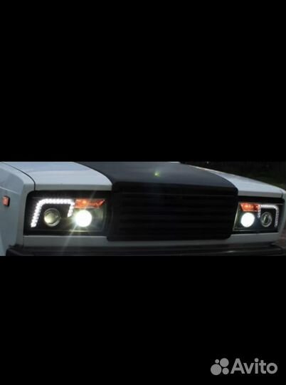 Линзовые передние фары на Лада 2107