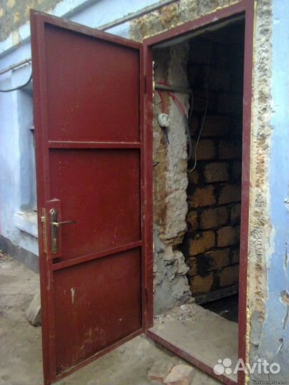 Дверь металлическая 2,04м Х 1,0м