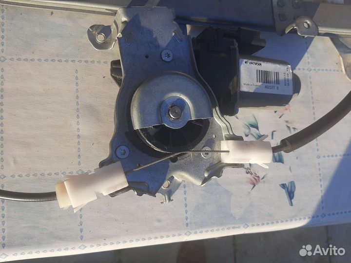 Стеклоподьемник водительской двери Nissan Note