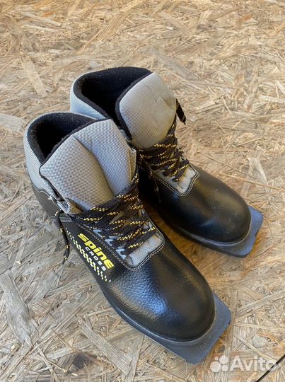 Лыжные ботинки