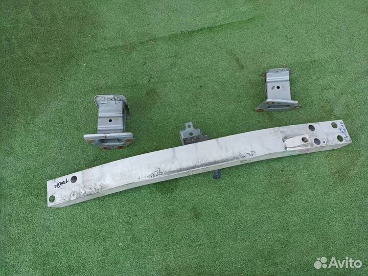 Усилитель бампера передний Nissan Tiida C11