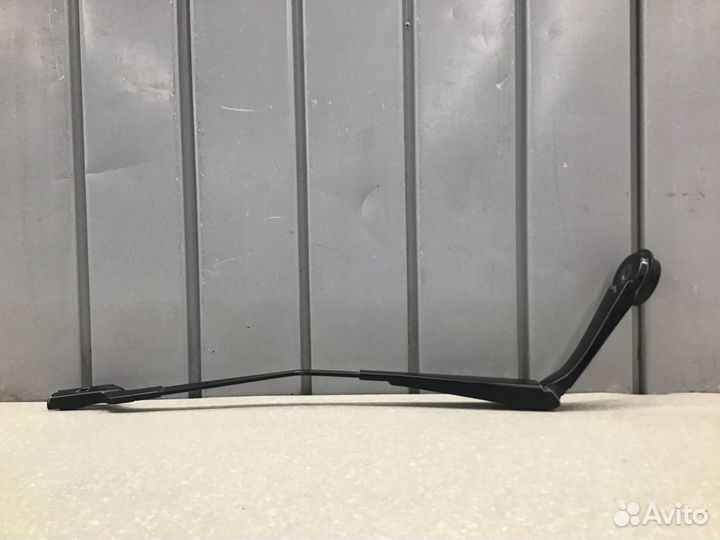 Поводок стеклоочистителя передний правый Ford Focu