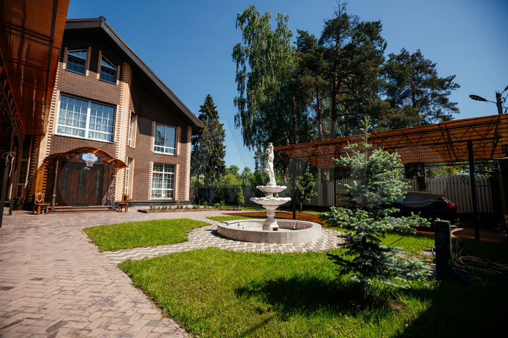 Дом 640 м² на участке 12 сот.