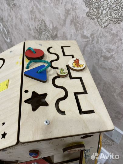 Бизиборд домик