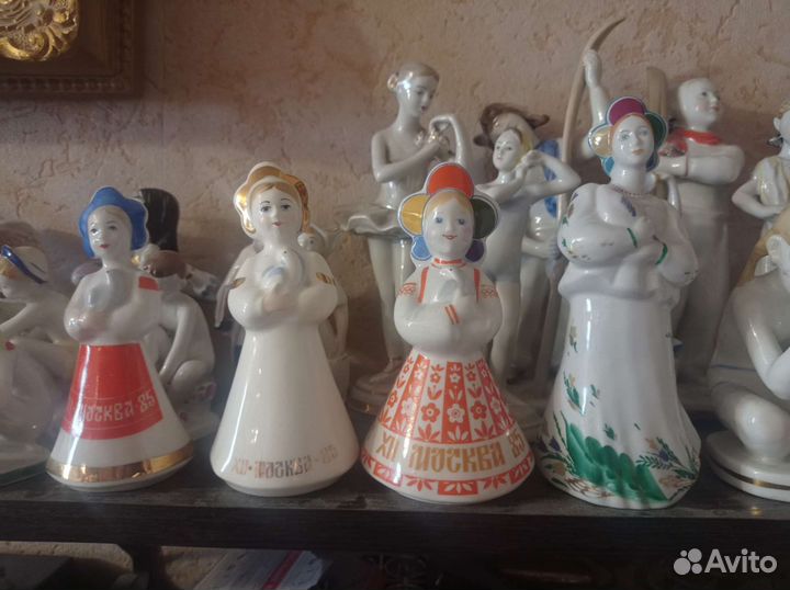 Баксы. Фарфоровые статуэтки. 1 бакс