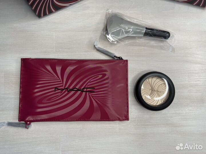 MAC Лимитированный набор для макияжа Хайлайтер