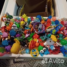 Разнообразные ящики для игрушек в магазине «Акушерство»
