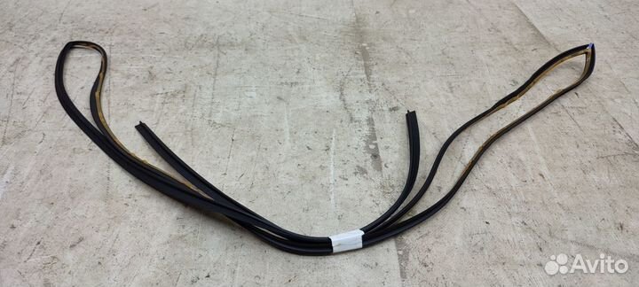 Молдинг лобового стекла Toyota Camry XV50 2011