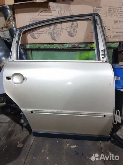 Задняя правая дверь volkswagen passat B 5+