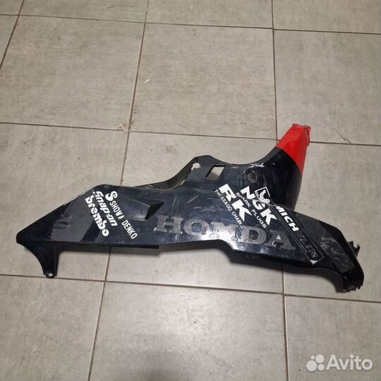 Honda CBR600RR 05-06 плуг правый