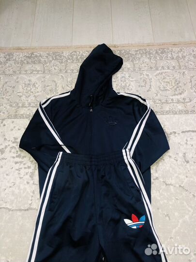 Спортивный костюм adidas