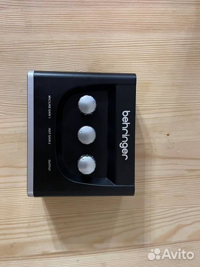 Звуковая карта behringer U-phoria UM2