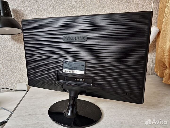 Монитор Samsung is22d300