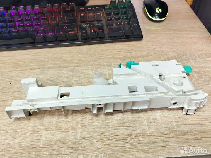 Направляющая правая RC4-7155 HP M609