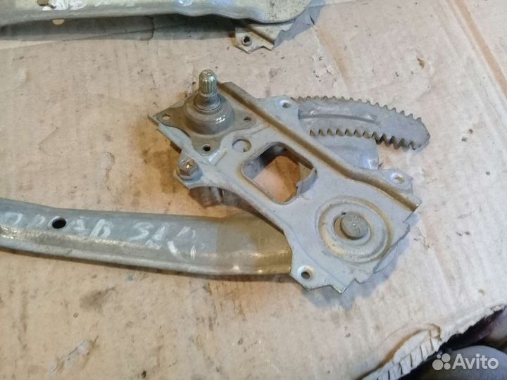 Механический задний стеклоподъемник Nissan AD Y10