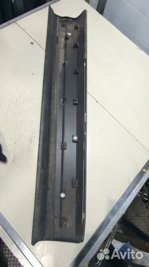 Молдинг двери левое переднее Volkswagen Tiguan, 2010