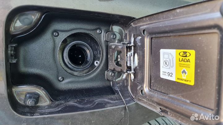 Облицовка горловины лючка бензобака для Лада Веста