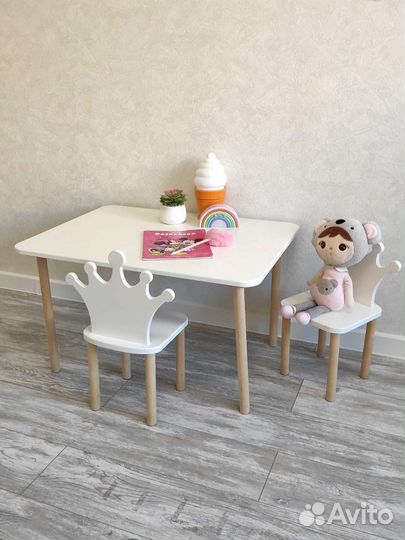 Детский стол и два стула