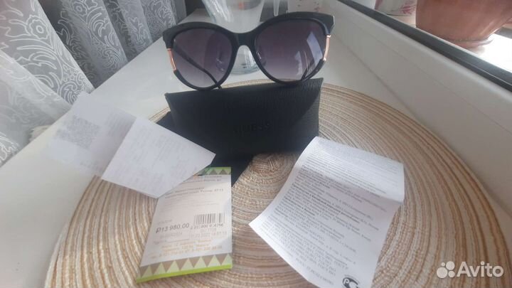 Солнцезащитные очки женские брендовые
