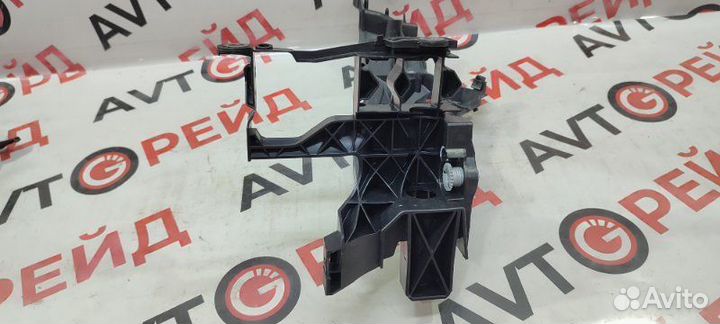 Кронштейн фары правый Audi A5 8T cdnc 05.06.2014