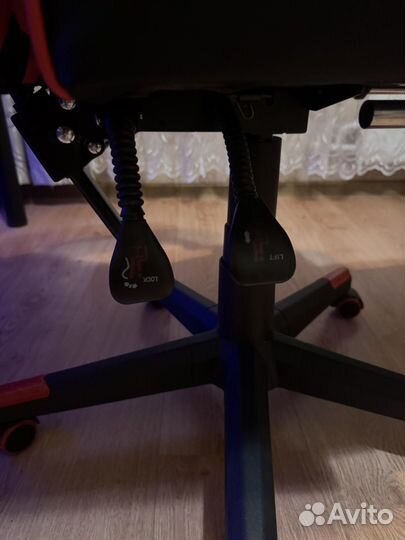 Продаю игровое кресло состояние отличное