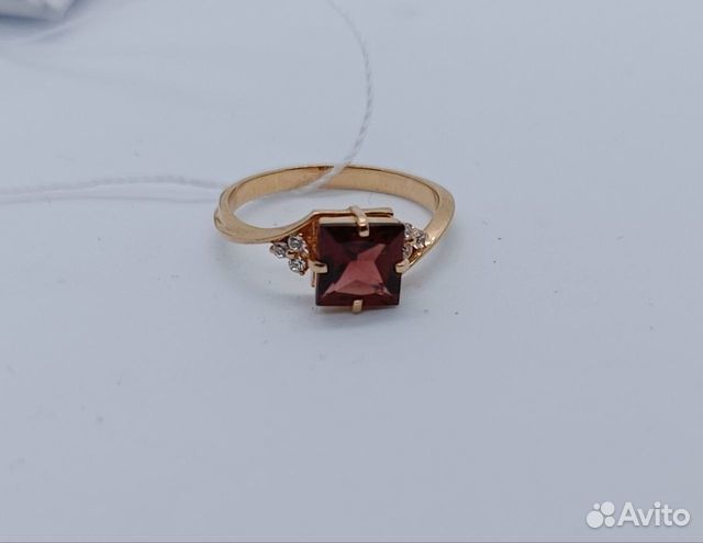 Золотое кольцо с камнем 15,5р