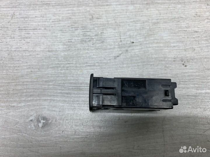 Кнопка обогрева сидений Suzuki Sx4 хэтчбек D19AA