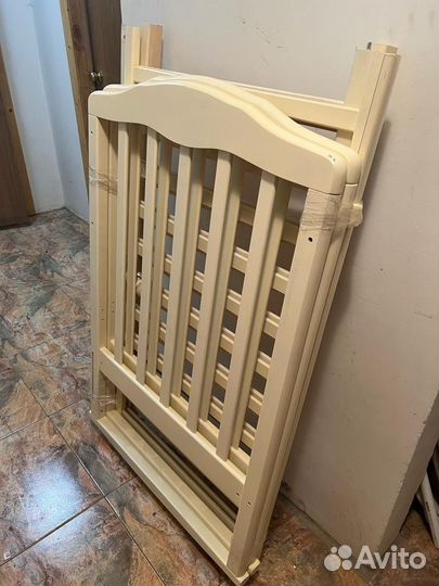 Детская кроватка с матрасом