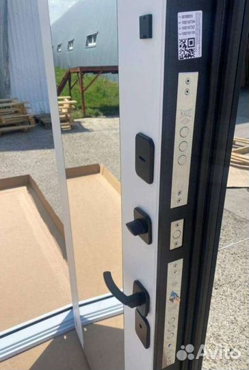 Входные двери с зеркалом