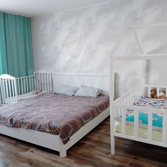 4-к. квартира, 82 м², 2/10 эт.