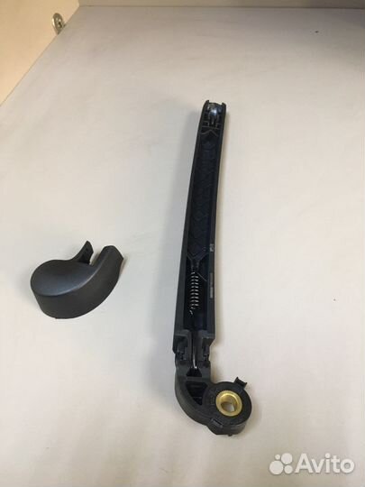 Поводок заднего дворника Ауди Ку5 А1