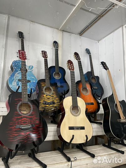 Классическая / акустическая гитара
