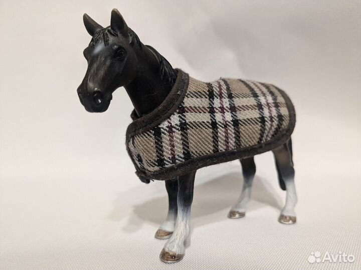 Оригинальный конь шляйх Schleich б/у с попоной