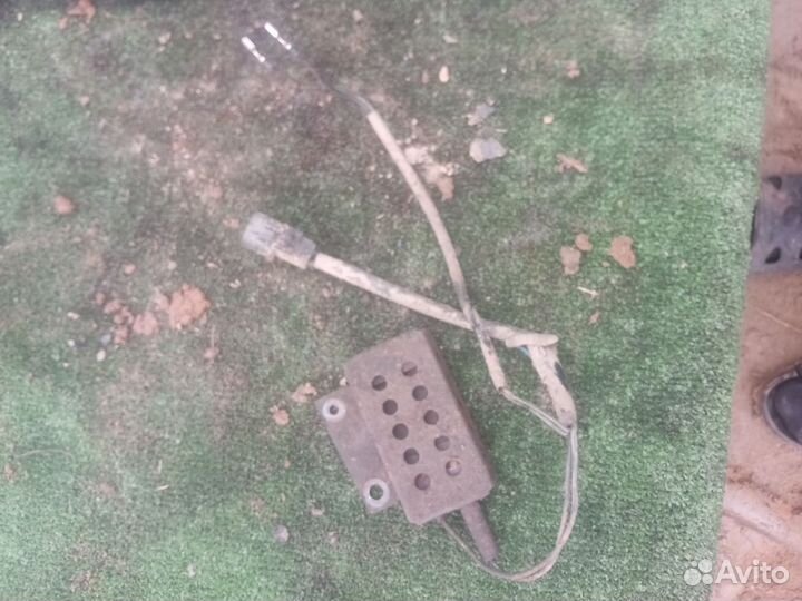 Резистор вентилятора Mitsubishi Space Wagon 2 2.0