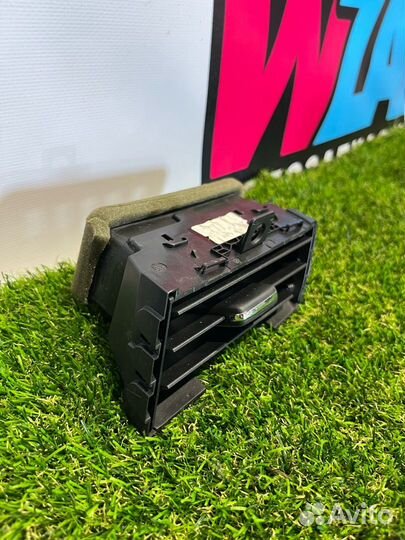 Дефлектор обдува салона левый верхний Ford Mustang