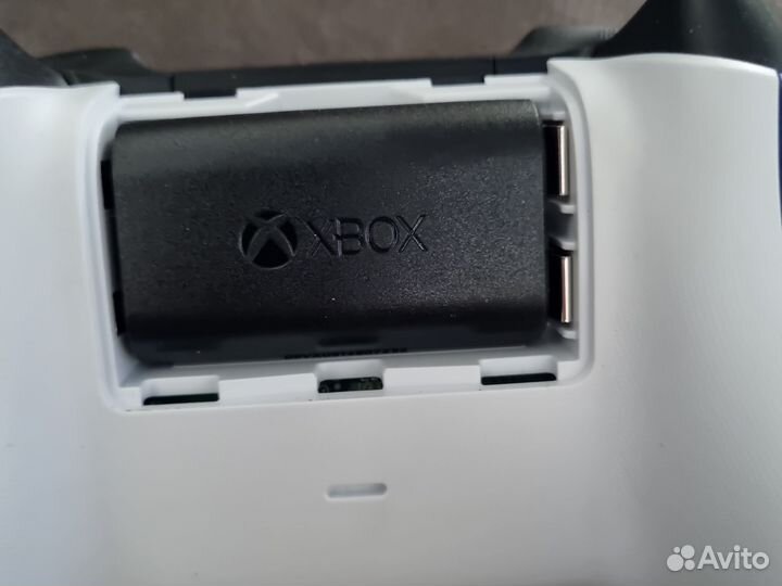 Геймпад xbox series x с оригинальным аккумулятором