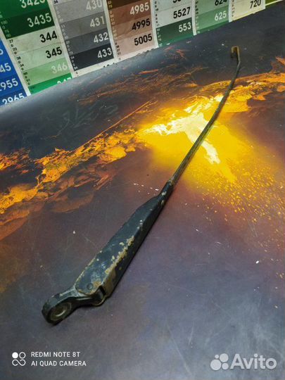 Поводок стеклоочистителя правый Renault Symbol