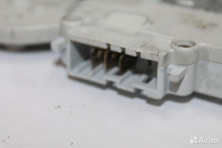 Устройство блокировки люка Electrolux 12465540 2 б