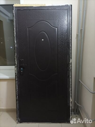 Дверь входная металлическая от застройщика