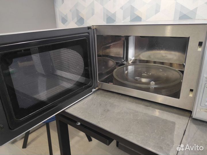 Микроволновая печь Elenberg m3015d