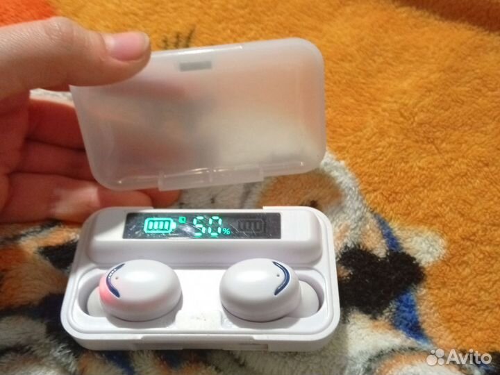 Наушники б/у проблема в кейсе для открывания